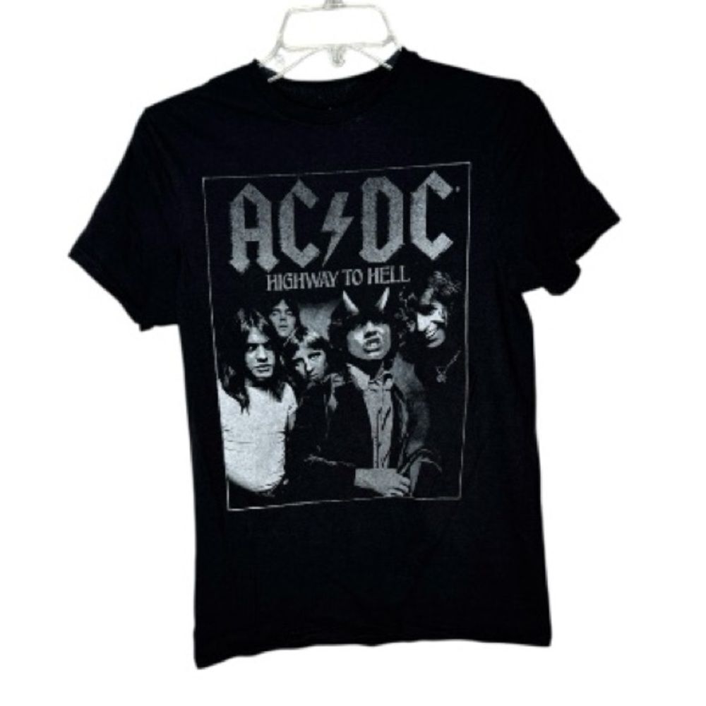 AC/DC Highway To Hell Album Cover Hard Rock Graphic T-shirt. Size Small.